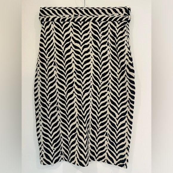 Diane von Furstenberg Pencil Skirt zebra print Size XS EUC - Picture 2 of 6